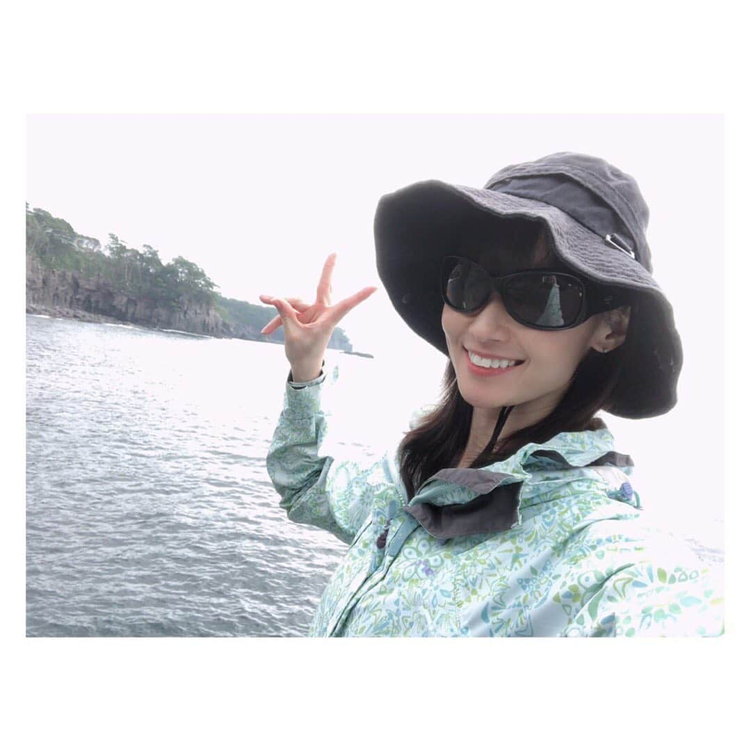 柳野玲子のインスタグラム：「７か月ぶりの釣りは人生２度目の磯でした💓 前日のわくわく病による１時間睡眠で帰りの電車は爆睡🐟💤 楽しすぎたー✨ #釣り #磯釣り」