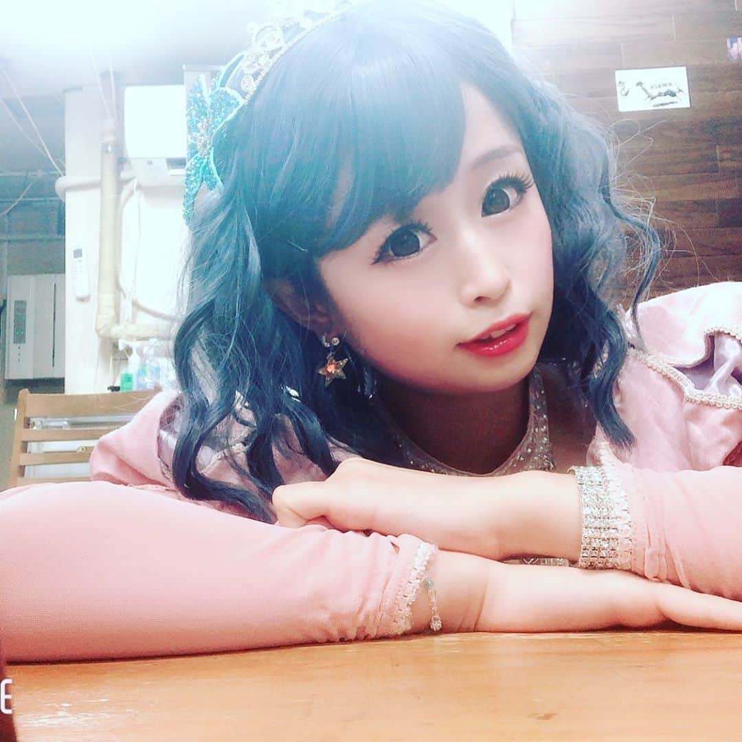 前田のののインスタグラム：「新宿ニューアートお越しくださったみなさんありがとう✨ いろんなひとにみてもらえて嬉しいです✨残り3日！よろしくね(*'ω')  #新宿ニューアート #前田のの  #まえのん  #ストリップ」