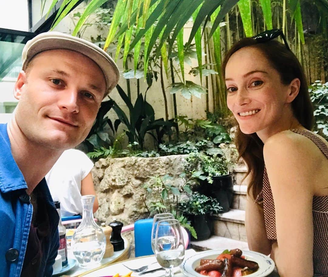 ロッテ・ヴァービークさんのインスタグラム写真 - (ロッテ・ヴァービークInstagram)「Outfanders! Remember this one?! @yantual Pals in Paris 🇫🇷 potes a Paris 🍷🥖🧀 #outlander #outmander」9月17日 23時30分 - lotteverbeek