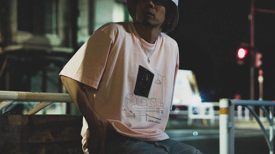 akihicのインスタグラム：「涼しくなってきましたね ・・・ #fashion  #t_shirts  #latesummer  #このぐらいの気候好き」