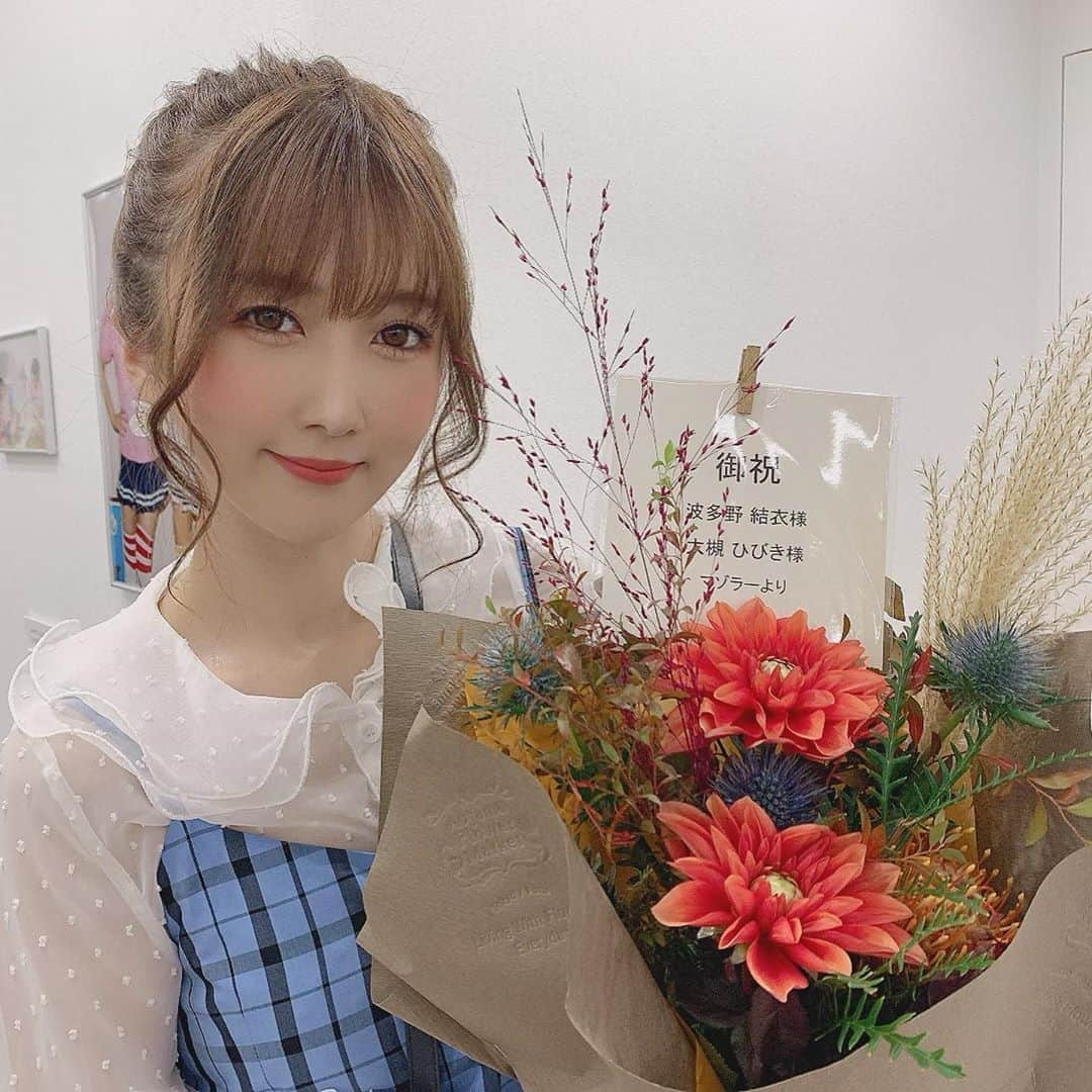 大槻ひびきさんのインスタグラム写真 - (大槻ひびきInstagram)「ギャラリーにお花やバルーンが 届きましたー🥰 わー！！！ ありがとう💜 #japan #flowers  #渋谷 #写真展 #thankyou」9月18日 0時03分 - yanhibi0221