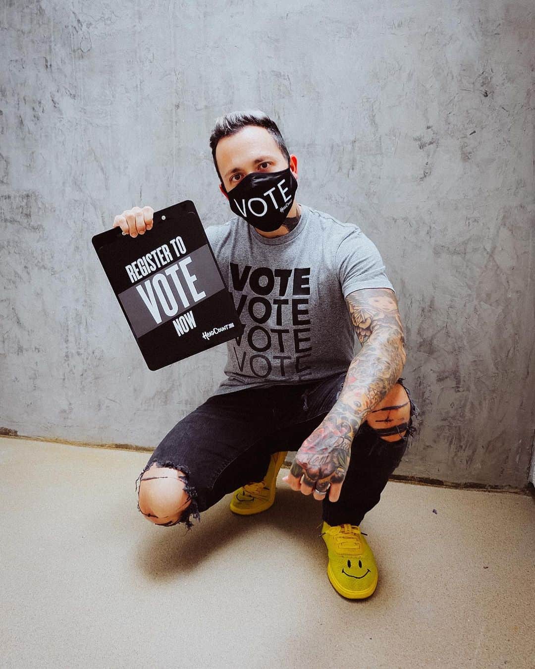 ニック・マーティンのインスタグラム：「VOTE VOTE VOTE! I’m here to stress the importance of getting registered to vote so you can have your voice heard in one of the most important presidential elections in US history, but also your local & state elections that are just as impactful. Do not stand & watch from the sidelines. It’s time to get VOTE READY. Be a part of the change that YOU want to see. Not just for yourself, but for your loved ones, your neighbors, our country, and for the rest of the world. . To my young following, you are THE most diverse group of voters in our history. Fact! When we all show up to the polls, the culturally diverse nature of America is further reflected in who gets elected. MAKE YOUR VOICE HEARD! . Get registered to vote at the link in my bio or text VOTER to 40649. It takes mere minutes. No excuses! You can also use the link to check your voter registration status & get any other information needed. ARE YOU REGISTERED TO VOTE? Let me know below. Much love to the incredible folks at @headcountorg for what they do ❤️ #thefutureisvoting #voteready #vote #election」