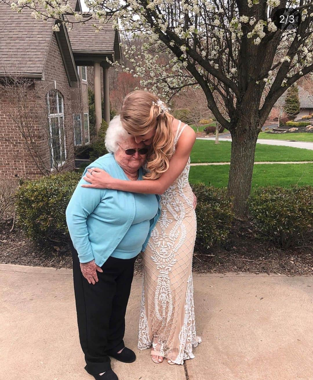 ペイジュ・ハイランドさんのインスタグラム写真 - (ペイジュ・ハイランドInstagram)「I wish I could hug you forever, Nannie. Words can’t describe how much i’ll miss you. I hope you and Nana are having a tea party in heaven. I love you forever ❤️👼🏼」9月18日 0時18分 - paigehyland1