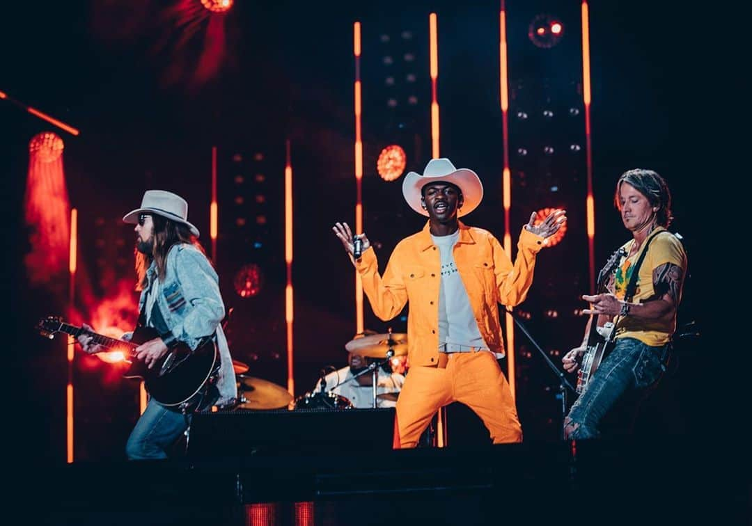 ビリー・レイ・サイラスさんのインスタグラム写真 - (ビリー・レイ・サイラスInstagram)「What a show @acmawards! And what a great host @keithurban! I had so much fun performing #OTR with you last year! #ACMawards 📸:@stevenjbradley」9月18日 0時12分 - billyraycyrus