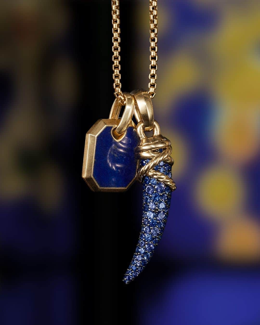 デビッドヤーマンのインスタグラム：「Add to your amulet collection. Now you can mix, style and layer meaningful charms on our signature chains. Start building through our bio link. #DavidYurman」