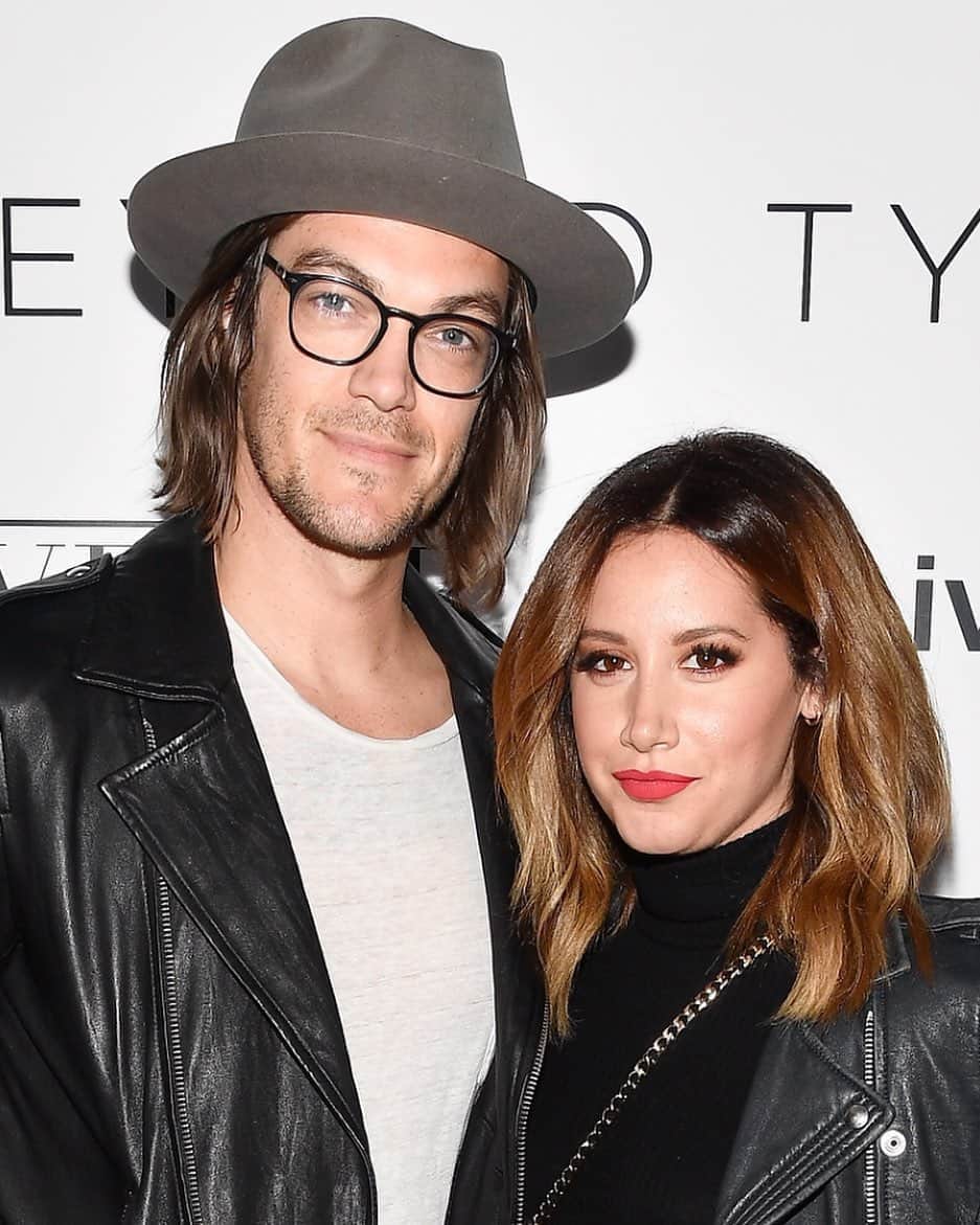 Just Jaredさんのインスタグラム写真 - (Just JaredInstagram)「Ashley Tisdale is pregnant and expecting her first child with Christopher French! Tap this pic in the LINK IN BIO to see her announcement.  #AshleyTisdale #ChristopherFrench Photo: Getty」9月18日 0時26分 - justjared