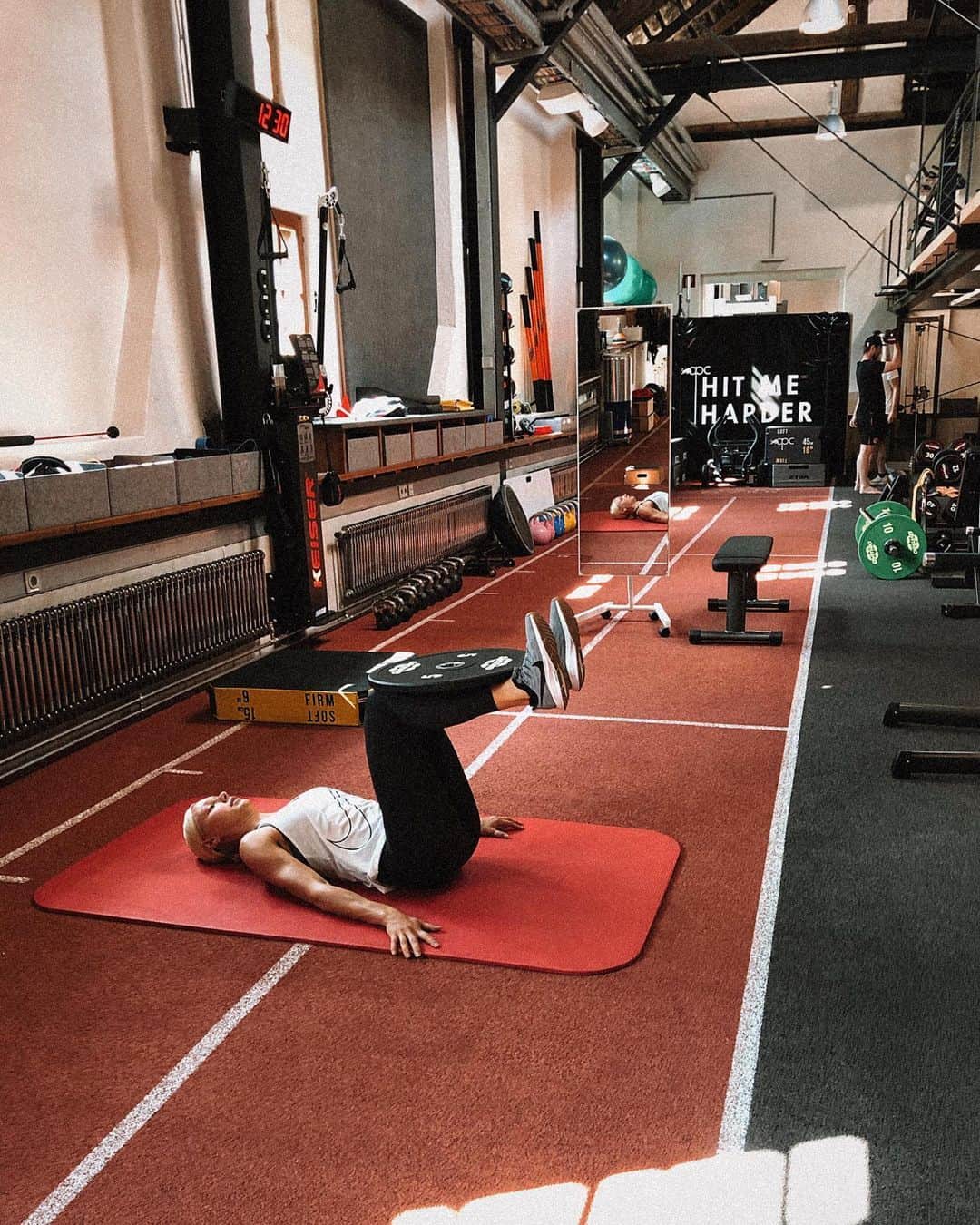 リーザ・マイヤーのインスタグラム：「#neverstoptrying #neverstopbelieving   4 Tage mit neuen Ansätzen & neuem Input - thank you, apc & @dlv_online  #trackandfield #sprint #athletic #sprintteamwetzlar #olympicdream #working」