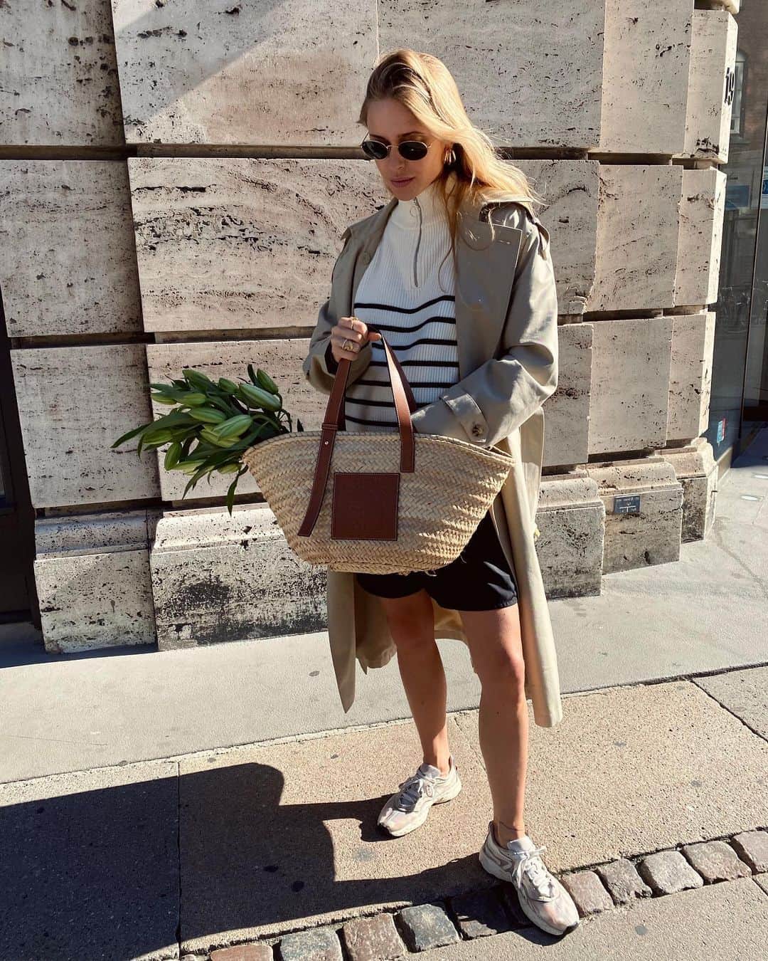 ペニーレ・タイスベックのインスタグラム：「Annonce  Finally trench season @mango #mangogirls」