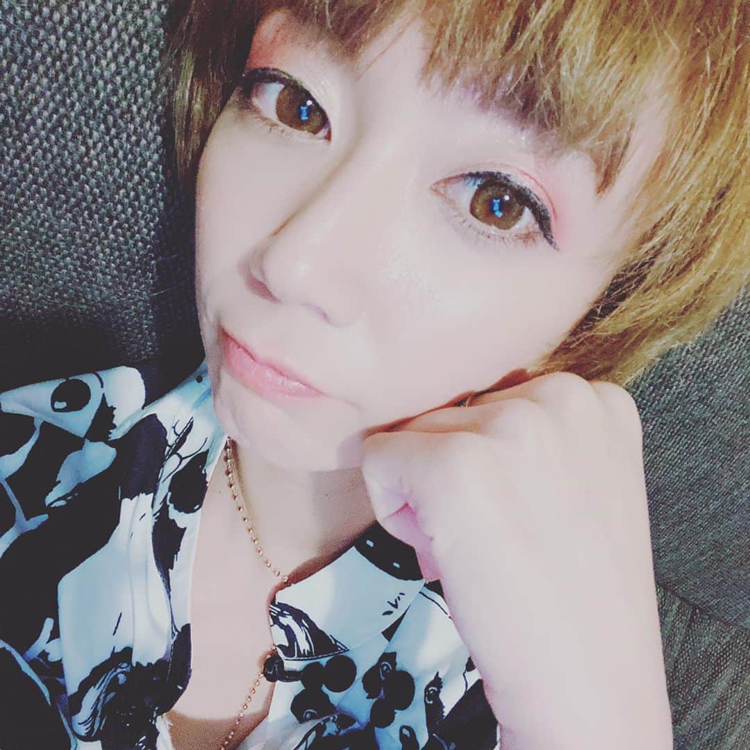 赤西涼のインスタグラム：「この間劇場でお会いした方に、インスタも頑張りますって言ったので久しぶりに🥳使い分け考えないと🤔」