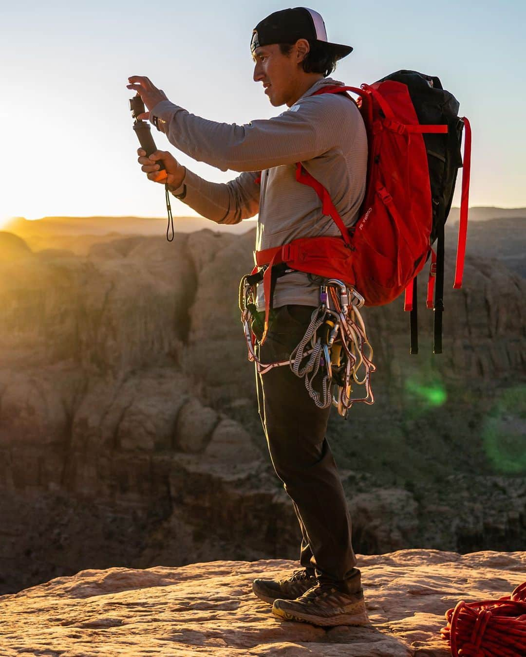 ジミー・チンさんのインスタグラム写真 - (ジミー・チンInstagram)「Always a pleasure to work with @djiglobal and spend some desert days with the indefatigable @highsteph. Never a dull moment. #OsmoAction」9月18日 0時42分 - jimmychin