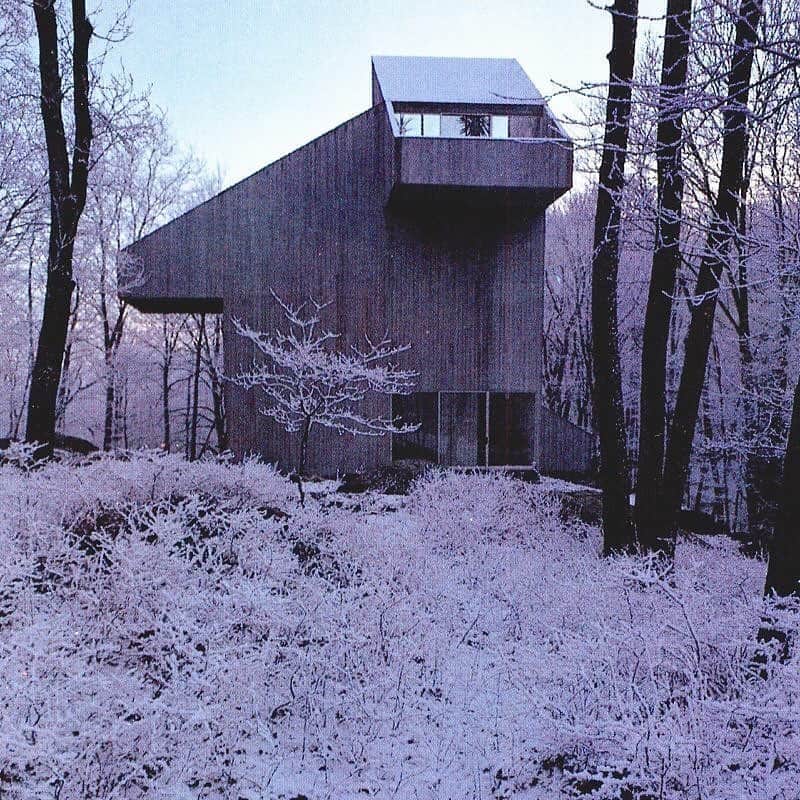 AnOther Magazineさんのインスタグラム写真 - (AnOther MagazineInstagram)「Goldfinger House. Are you into this building? ❄️⁠⠀ ⁠⠀ RG @newagecocaine, Goldfinger House, architect: Myron Goldfinger, Waccabuc, NY, 1970 🔁」9月18日 0時58分 - anothermagazine