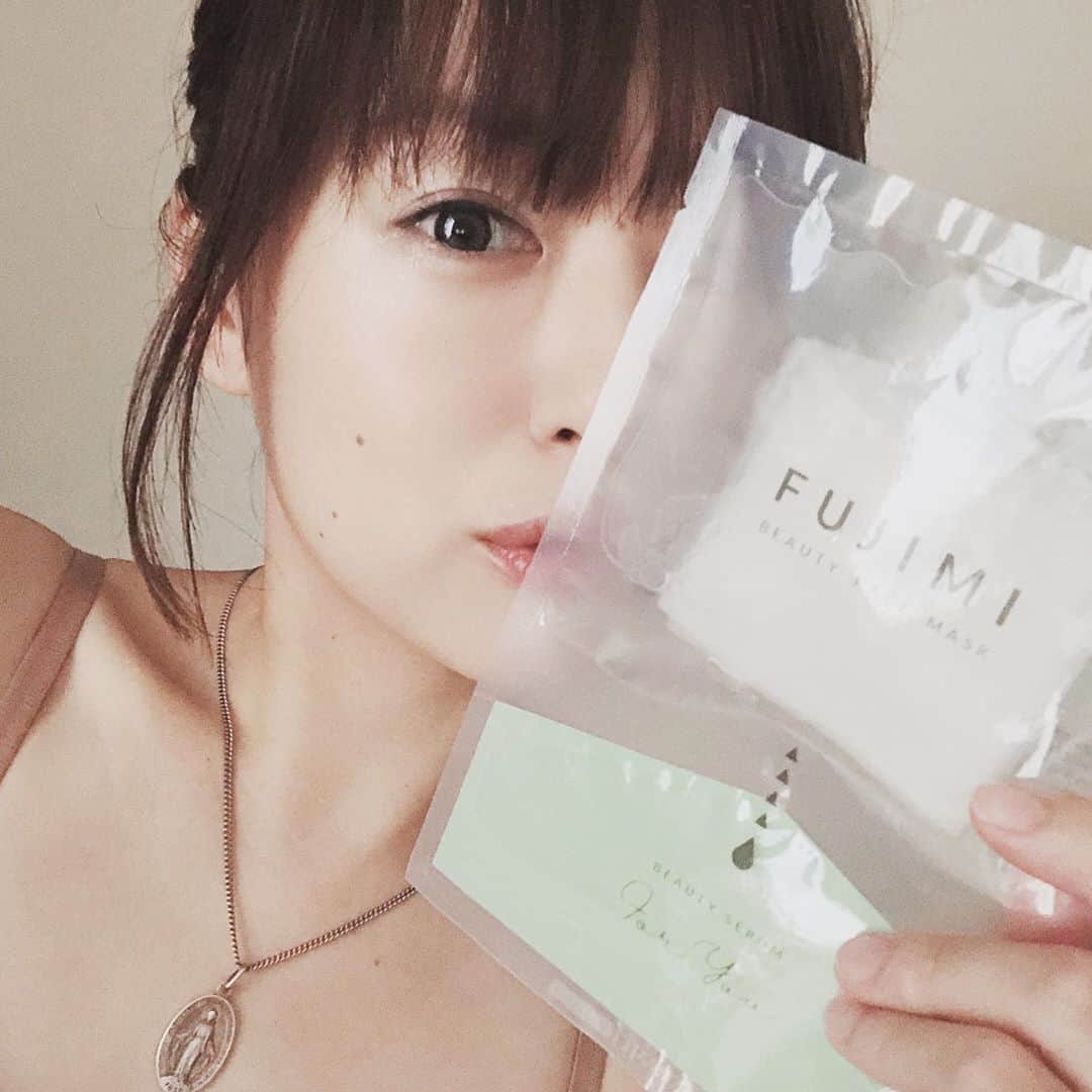 脇田唯さんのインスタグラム写真 - (脇田唯Instagram)「fujimi（@fujimi_me ）のフェイスマスク、ご提供いただきました！ サプリ同様に無料診断で自分の肌悩みに寄り添ったマスクを届けてくれます。 肌への密着具合が最高！ 一回で肌がプルプルに！  継続したいと思います☆*.゜   https://fujimi.me  #フジミ #fujimi  #美容 #美容好きな人と繋がりたい  #フェイスマスク #fujimiフェイスマスク  #パック #おすすめ美容 #美容液 #脇田唯 #pr」9月18日 0時59分 - post_yui
