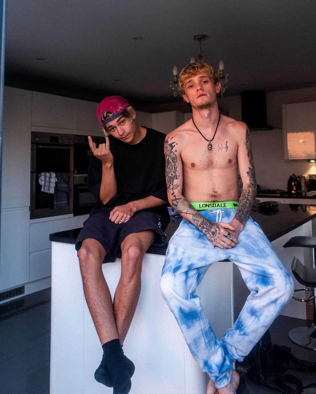 Bars and Melodyのインスタグラム：「4 albums worth of songs later and we almost ready... just wait」