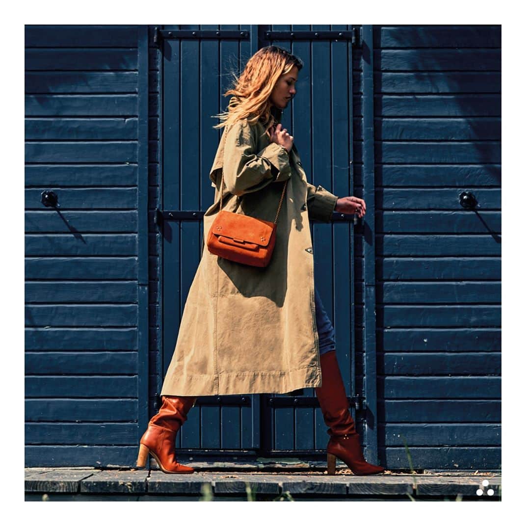 ジェロームドレイフュスのインスタグラム：「Make an entrance #JeromeDreyfuss . . Art Direction & Photo @germainchauveau Style @claire_dhelens Model @hanajirickova #jeromedreyfusslulu #rootsdeluxe #aw20 #statementaccessories」