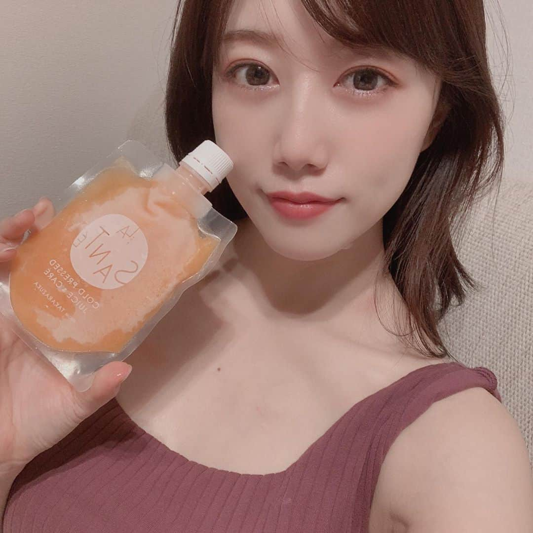 小湊優香さんのインスタグラム写真 - (小湊優香Instagram)「コールドプレスジュース初挑戦💪(`･ω･´💪)﻿ ﻿ タカラジェンヌにも人気のお店﻿ 宝塚ラサンテ(@lasante.takarazuka )さんの﻿ コールドプレスジュースを頂きました💕﻿ ﻿ ﻿ 最近野菜の価格が高くて全然採れてないから﻿ これで補給してる🍆🍅🌽﻿ ﻿ 置き換えダイエットとしてもできます👌﻿ 美容にも免疫力アップにも✨﻿ ﻿ 野菜果物不足だと感じる方はぜひ！﻿ 色んな味があるし飲みやすいです✨﻿ ﻿ ﻿ ﻿ #健康マルシェ #コールドプレス #宝塚 #ラサンテ #LASANTE #ジュースクレンズ #ダイエット #ファスティング #pr」9月18日 1時03分 - y.miranic