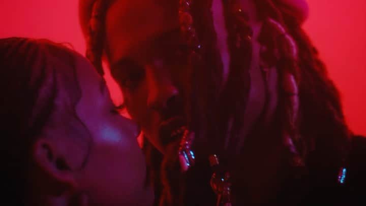 August Alsinaのインスタグラム：「🔥Entanglements video out now with my brother @richforever 🔥 link in bio ‼️」