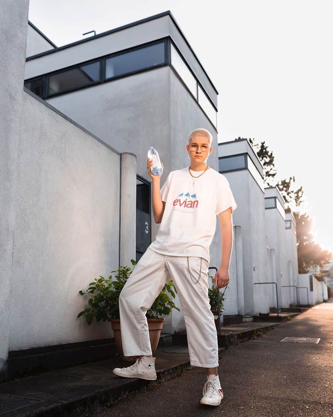 evianのインスタグラム：「#evianspotted 💧 @rufdome sending us good vibes and a reminder to stay hydrated 💙  #evian #evianwater #stayhydrated #repost」