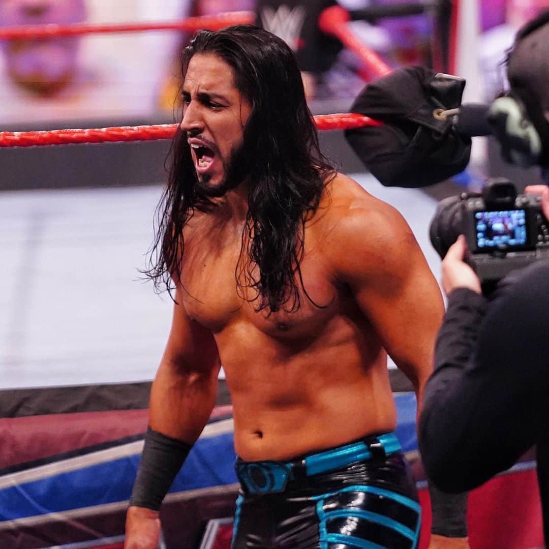 WWEさんのインスタグラム写真 - (WWEInstagram)「What in the world has gotten into @aliwwe?? Find out on this week’s #WWEMainEvent as he takes on @humberto_wwe.  See the new and improved @billiekaywwe take on @biancabelairwwe!  Now available on @hulu 👀.」9月18日 1時37分 - wwe