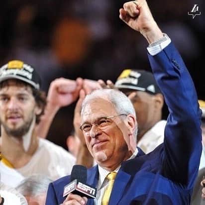 Los Angeles Lakersさんのインスタグラム写真 - (Los Angeles LakersInstagram)「Incomparable. Legendary. Champion. Happy birthday to the one and only Phil Jackson 🎂」9月18日 1時30分 - lakers