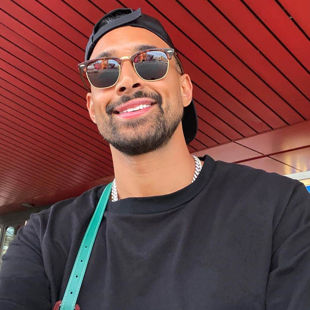カリム・ベララビのインスタグラム：「🙃✌🏾」