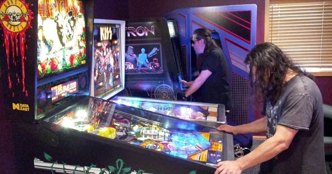Queensrycheさんのインスタグラム写真 - (QueensrycheInstagram)「#tbt🔙📸 - Eddie and Michael enjoying some pinball at the Halfway Jam in Ryalton, Minnesota 2012 - during sound check 😉 🤫(photo credit Designs by ML) #queensryche #throwbackthursday #eddiejackson #edbass #onetake #coolbreeze #michaelwilton #whip #mastuh #hellboy #pinball #pinballmachines #bestfriends #brothers #foundingmembers #talentedmusicians #bamfers #soundcheck #playinggames #wemissperformingsomuch #rychersrule」9月18日 1時48分 - queensrycheofficial
