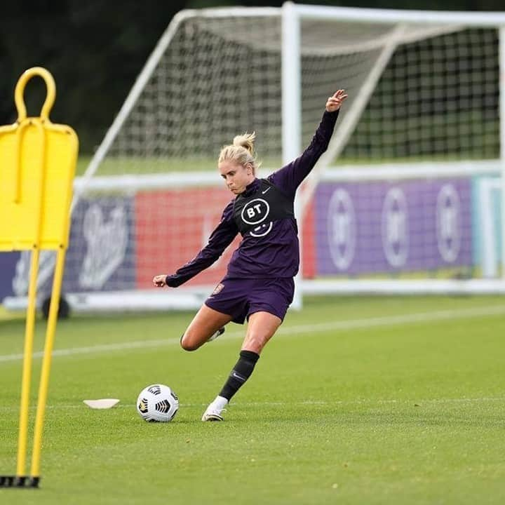 マンチェスター・シティFCさんのインスタグラム写真 - (マンチェスター・シティFCInstagram)「Representing the @lionesses! 🦁🙌 #mancity」9月18日 2時00分 - mancity