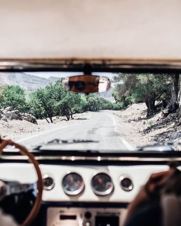 カレントエリオットのインスタグラム：「day dreaming of open roads #wanderlust」