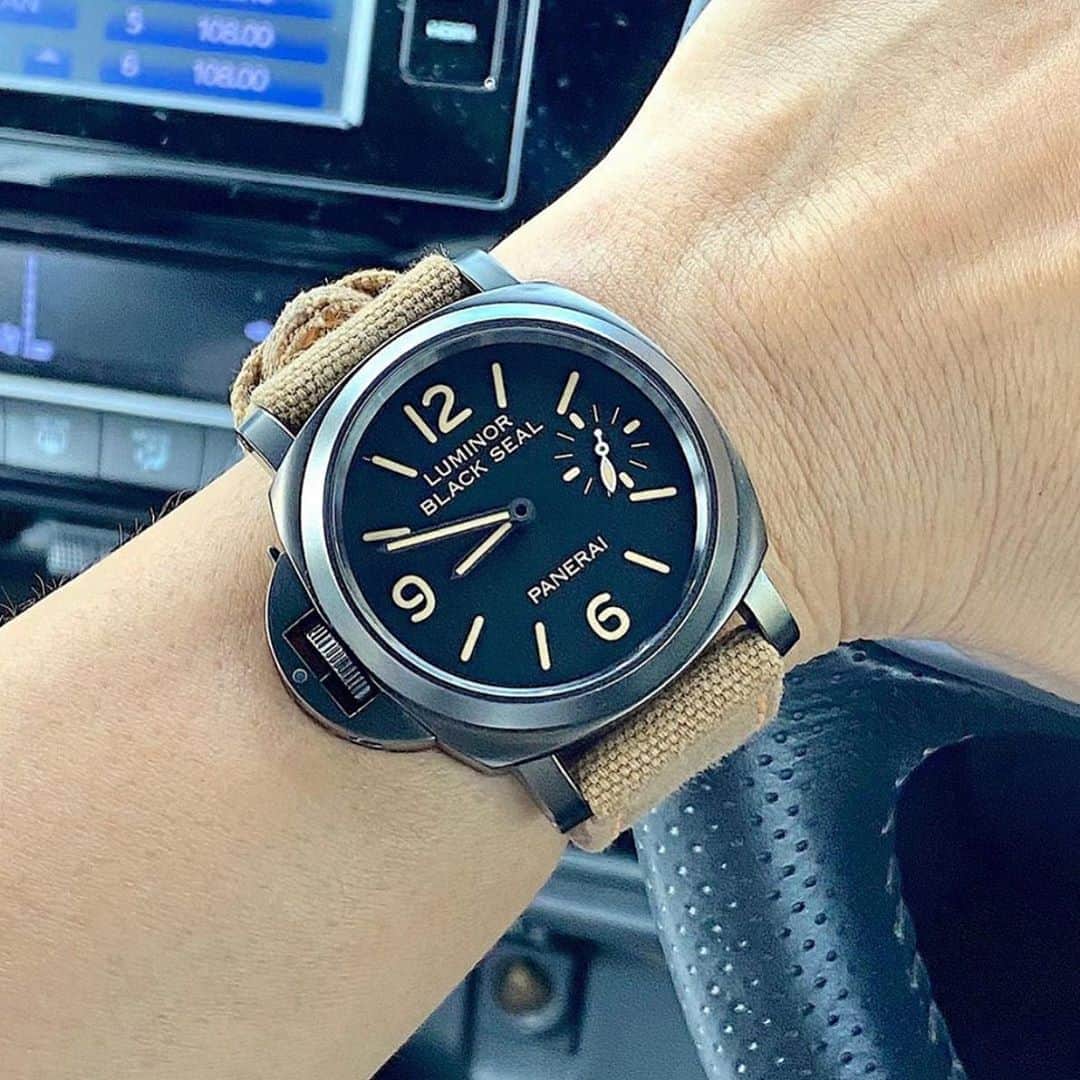 パネライのインスタグラム：「This strap combo with the #Panerai #PAM786 is just killer!  Pic by @peterloveone #paneraicentral」