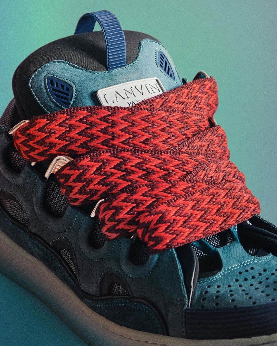 ランバンのインスタグラム：「The new CURB sneakers are a tribute to skateboarding culture, with a sophisticated twist: a shoelace inspired by kimono woven accessories.  Available in 5 colors. Now in stores and in pre-order via link in bio. #LanvinShoes」