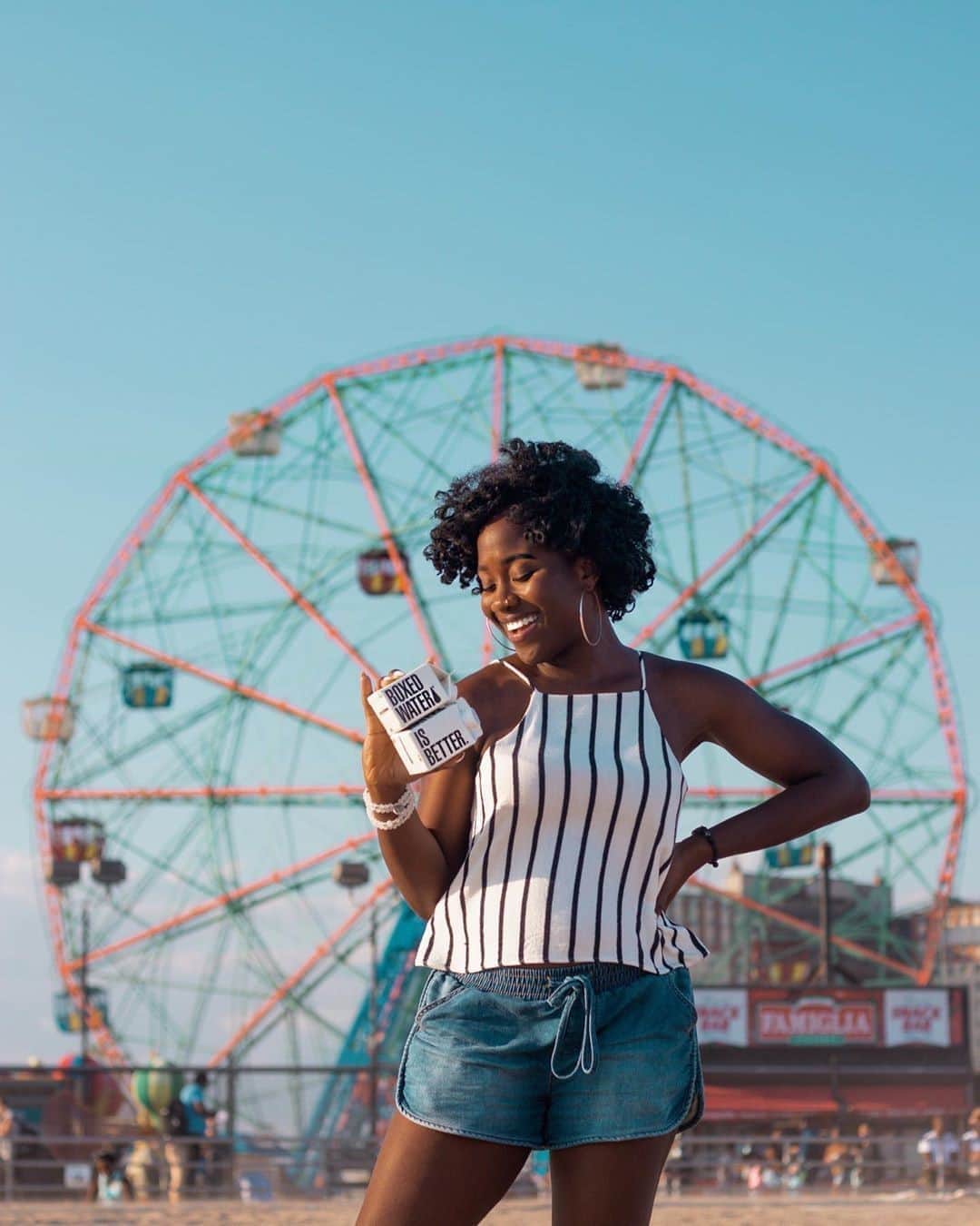 のインスタグラム：「R E M I N D E R ✨ There is still time to get involved during #CoastalCleanupMonth and enter to win BIG! We are partnering with @Necessaire, @ToadandCoClothing, @ChicoBag, @LiquidIV and @TOMS to support beach cleanups and offer an amazing planet-focused GIVEAWAY in the process 🌊  Visit the link in our bio to enter for a chance to win 1 of our 25 clean up kits!  And don’t forget to check out @OceanBlueProject and their amazing cleanup work. They will even help you organize your own beach cleanup in your community 🙌」