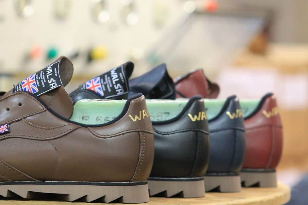 ウォルシュのインスタグラム：「Get your Walsh V Ripple ready for Winter 🌡️👟 . . . #normanwalshuk #normanwalsh #britishmanufacturing #madeinbritain #ukmfg #shoes #footwear #sneakers」