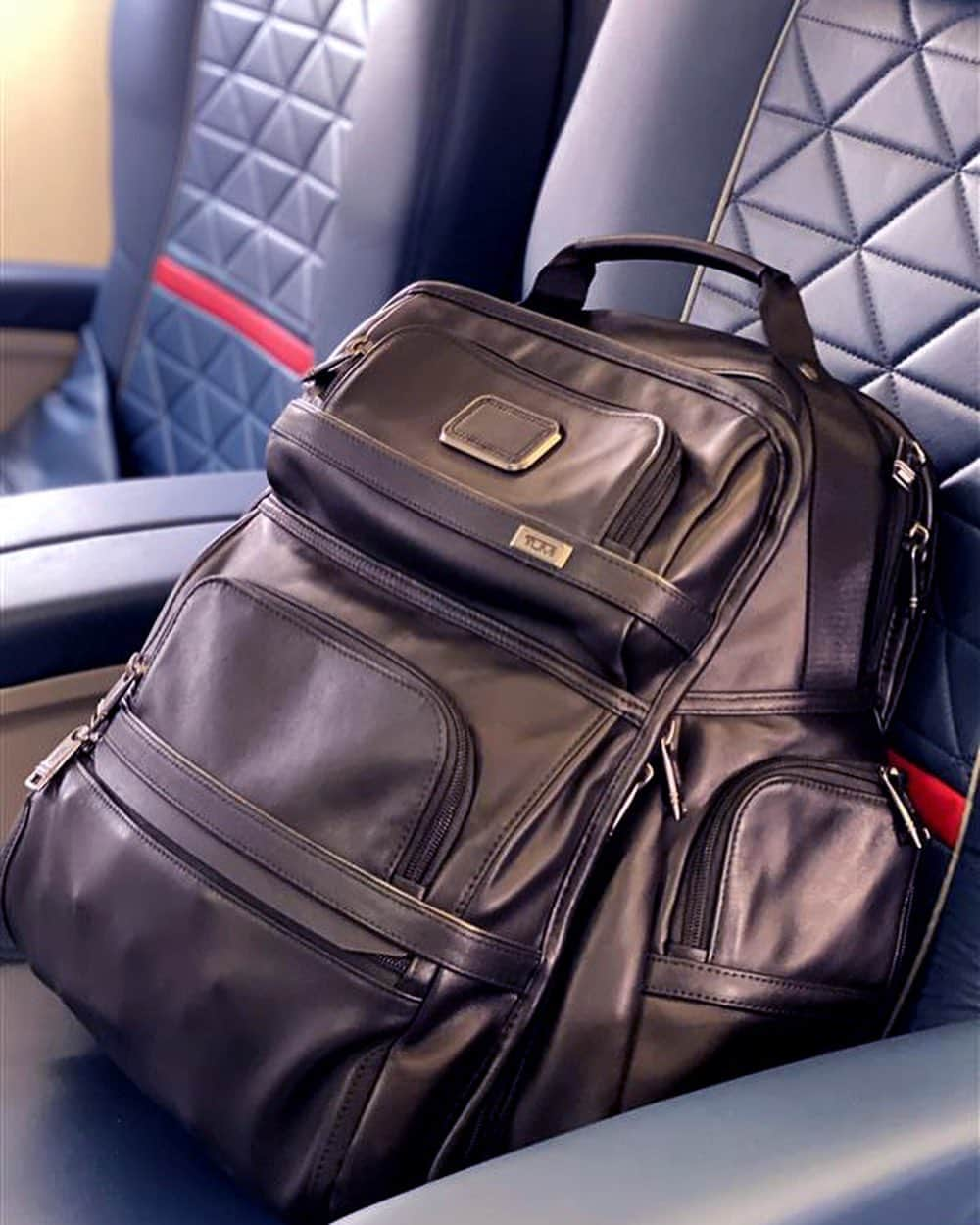 マックス・エマーソンさんのインスタグラム写真 - (マックス・エマーソンInstagram)「Work travel is starting to pick back up. @tumitravel wanted to make sure I’m ready. #perfectingthejourney」9月18日 2時42分 - maxisms