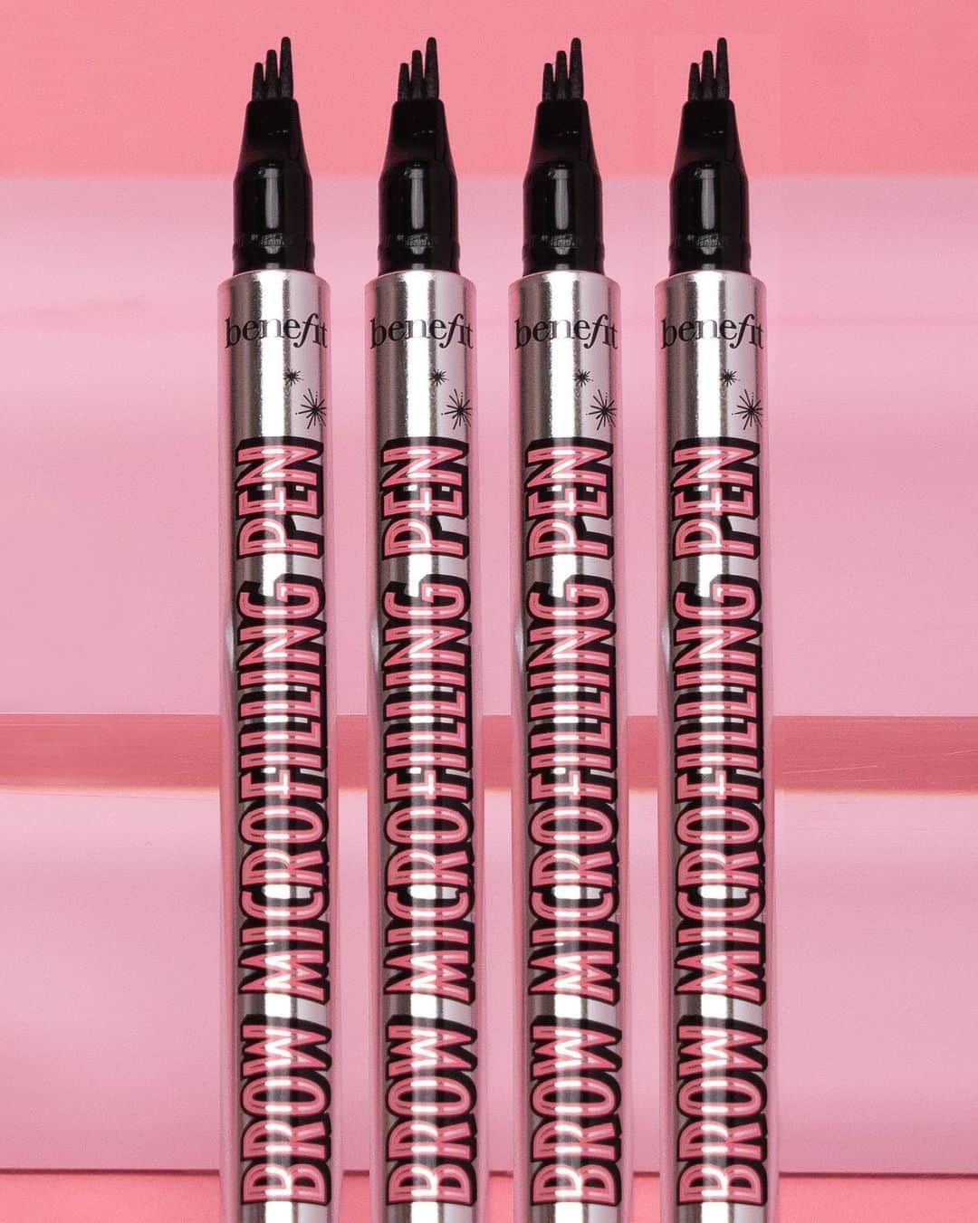 Benefit Cosmeticsさんのインスタグラム写真 - (Benefit CosmeticsInstagram)「Brow pen, but make it ✨extra✨ 3 prongs are better than 1 for creating that crisp, clean microbladed effect! #benefit」9月18日 2時43分 - benefitcosmetics