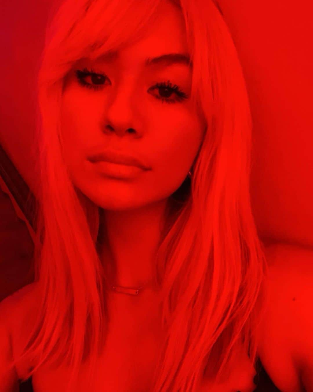 Mali-Koa Hoodのインスタグラム：「Having a virtual event tomorrow to celebrate the release of my single Revolution with @lyvexp! 🙃 I would love to see you there. There’s a link to follow I’ve shared where I’ll be performing on the day. I’ll share it again tomorrow. I’ve hosted smaller zoom things in the past but I wanted a chance to celebrate with as many of you as possible. Swipe for details and hope to see you there. Let me know below if I can expect you and your time zones! 20:00 BST. IM EXCITED AAAAHHHHH XXX」