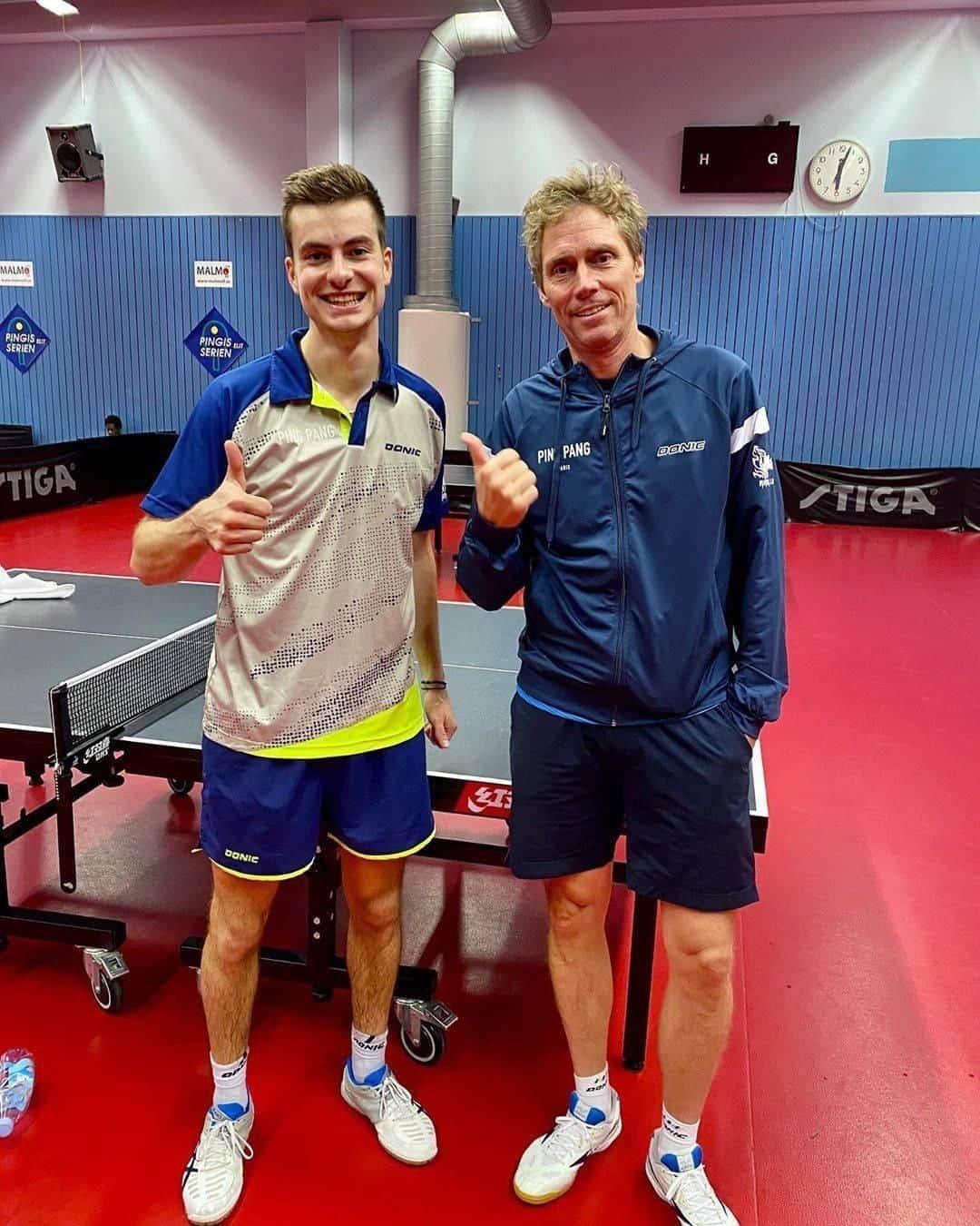 のインスタグラム：「Would you like to get a master class from Jorgen Persson🇸🇪❓🤓 . . . #Repost @Antoine_Hachard  🔥 Working with the Swedish Legend 🔥 @j_persson66 🏓TEAM DONIC @donictabletennis」