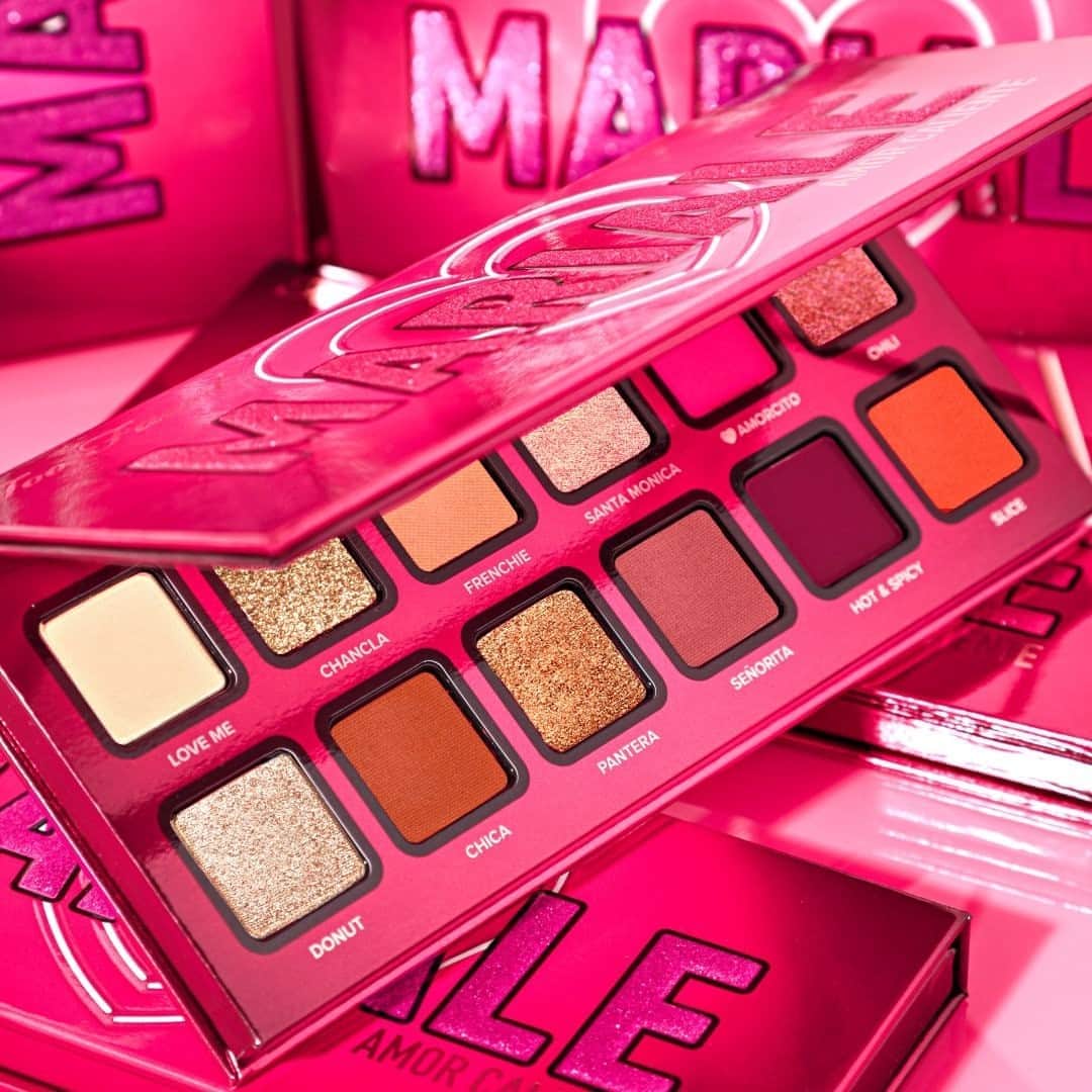 Too Facedさんのインスタグラム写真 - (Too FacedInstagram)「The palette that's truly full of AMOR, just for you 😍  Which shade from our NEW Amor Caliente collab with social queen @Mariale is your FAVE?! #TooFacedxMariale #TooFaced」9月18日 3時01分 - toofaced