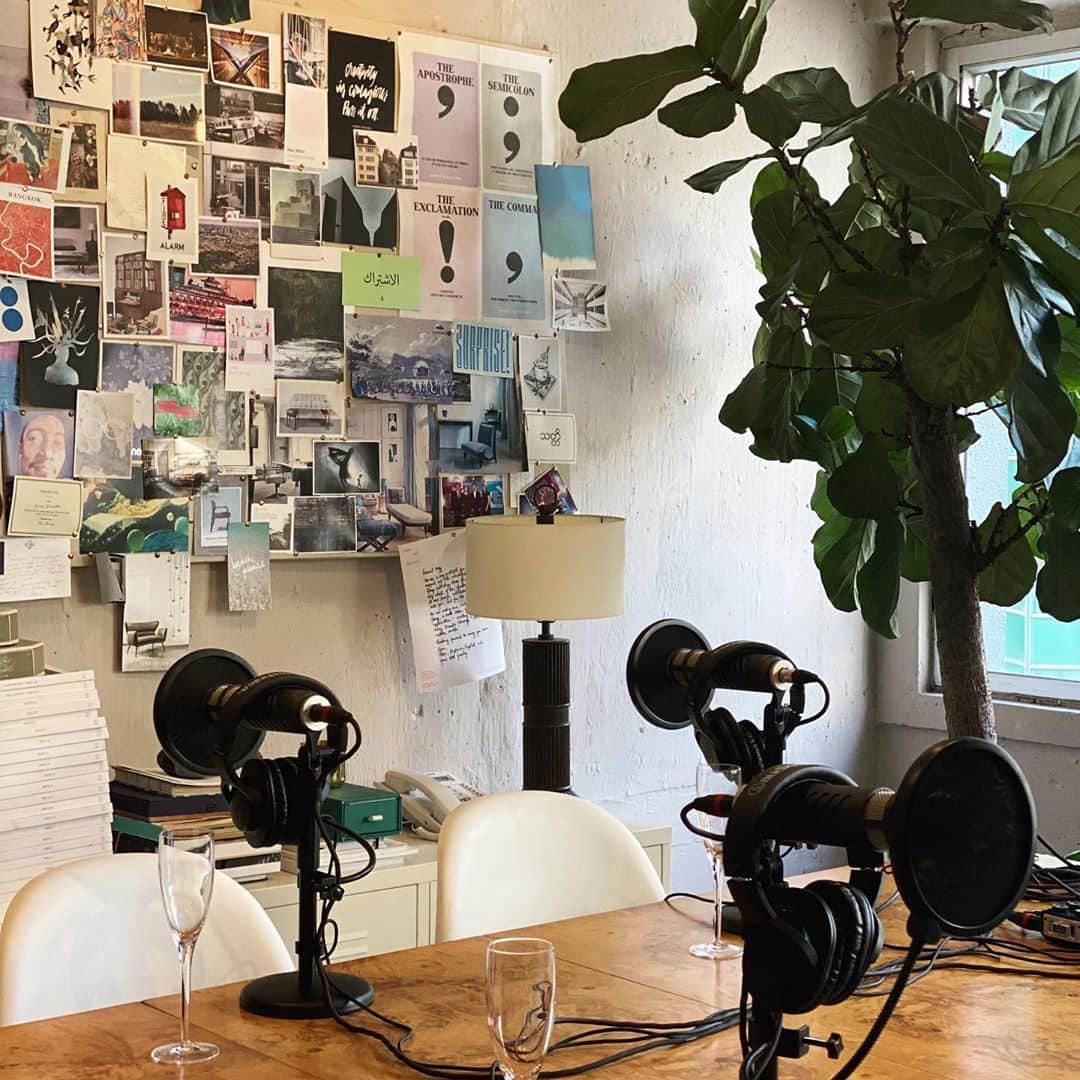 JJ.Acunaさんのインスタグラム写真 - (JJ.AcunaInstagram)「It’s podcast time! Join me as I sit round table with @designanthology.asia EIC @suzyannetta and Interior Designers, @ncdesignandarchitecture and @skcstanleykc to spill the bubbles on what it takes to run a design studio in Asia as a today. Go to https://design-anthology.com/podcast to listen! 🎧/ Hong Kong . . . #jjacunabespokestudio #designanthology #design #interiordesign #hongkong #designinteriors」9月18日 14時00分 - jj.acuna