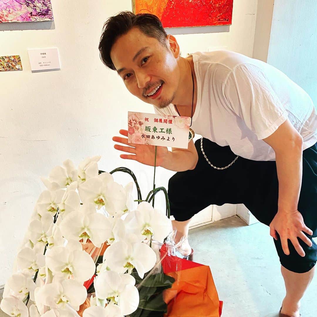 坂東工さんのインスタグラム写真 - (坂東工Instagram)「まさかのお花を頂いちゃいました。 @bachelorjapan スタッフ様 @ayune____  水田あゆみ様 ありがとうございます🧔🌹」9月18日 13時59分 - takumimoriyabando