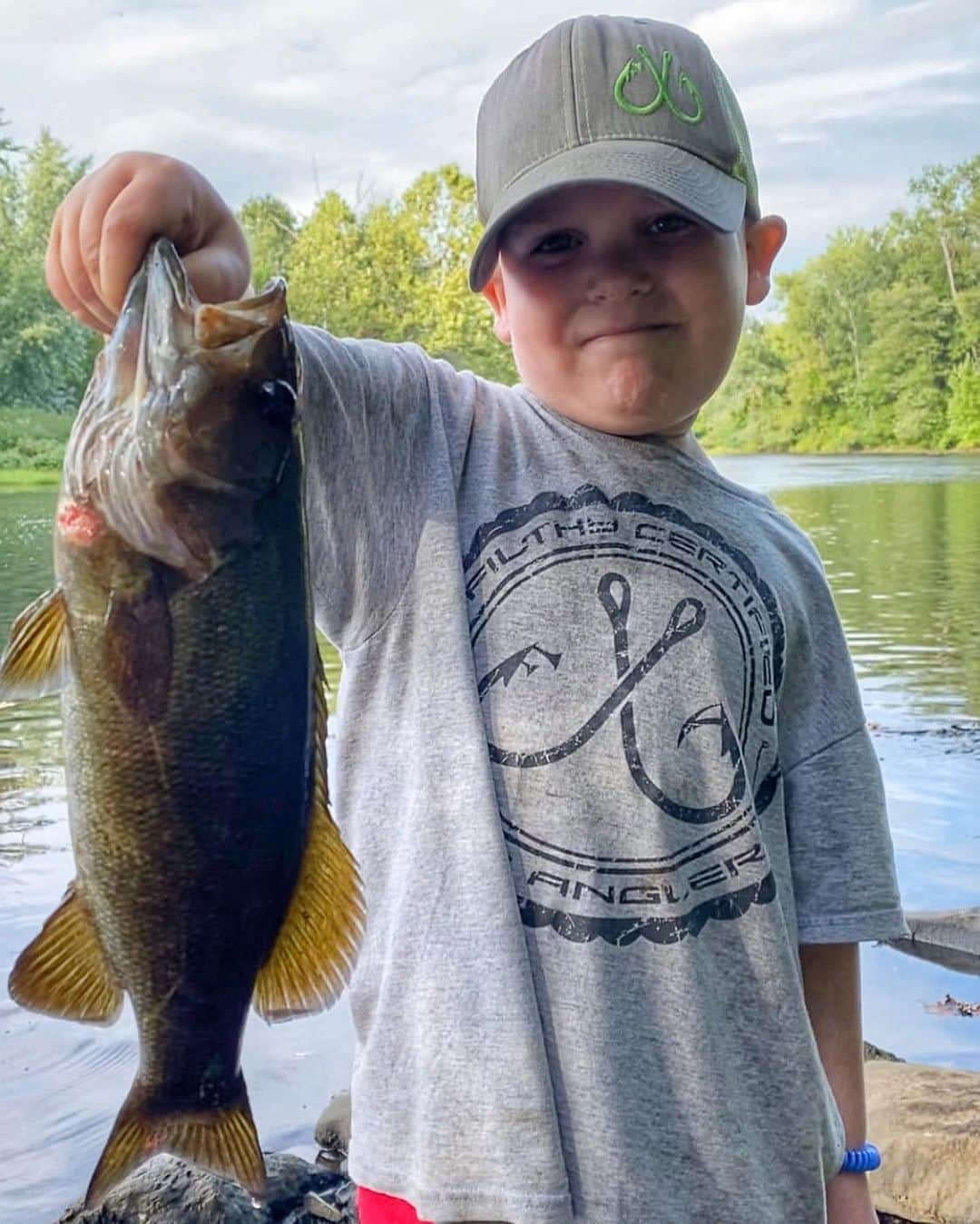 Filthy Anglers™さんのインスタグラム写真 - (Filthy Anglers™Instagram)「Like a boss! Have you ever seen a cockier smile? I say that in the most adorable way I promise. Our buddy Josh @grimmlock58fishing is raising Junior well. He tells us all the time all he wants to do is fish and he has to be in his old school Filthy gear. It’s been a blast watching this little guy grow, I remember him when he was 1 and now he’s a becoming quite the little angler. Congrats Junior you are Certified Filthy www.filthyanglers.com #fishing #kidswhofish #fish #filthyanglers #catchandrelease #angler #smallmouth #largemouthbass #anglerapproved #getfilthy #nature #dad #son #photography」9月18日 12時45分 - filthyanglers