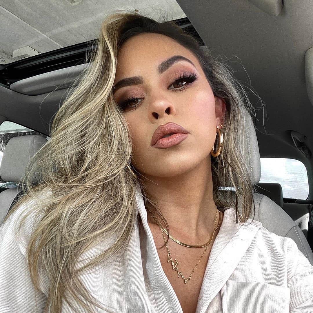 Anastasia Beverly Hillsさんのインスタグラム写真 - (Anastasia Beverly HillsInstagram)「Brow game @valeloren ⁣ ⁣ Using Brow Powder in soft brown ⁣ ⁣ Find your shade using Try-On feature in IG shop⁣ ⁣ #anastasiabrows」9月18日 13時42分 - anastasiabeverlyhills