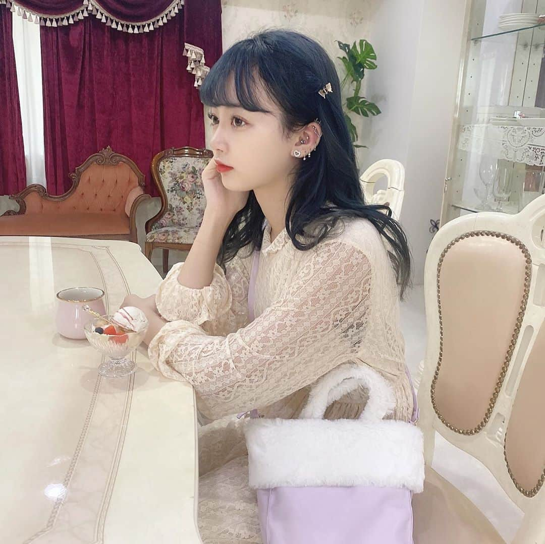 山本姫香さんのインスタグラム写真 - (山本姫香Instagram)「@day23_official とコラボのバッグが今日から5日間予約販売致します🎀 色展開はBlack、white、purpleの3色です✨ ファーと紐は取り外し可能になっていて内ポケットもあって使いやすいです＾＾ めちゃめちゃかわいいので今季いっぱい使って欲しいです💖💕」9月18日 13時43分 - _himeka0904_