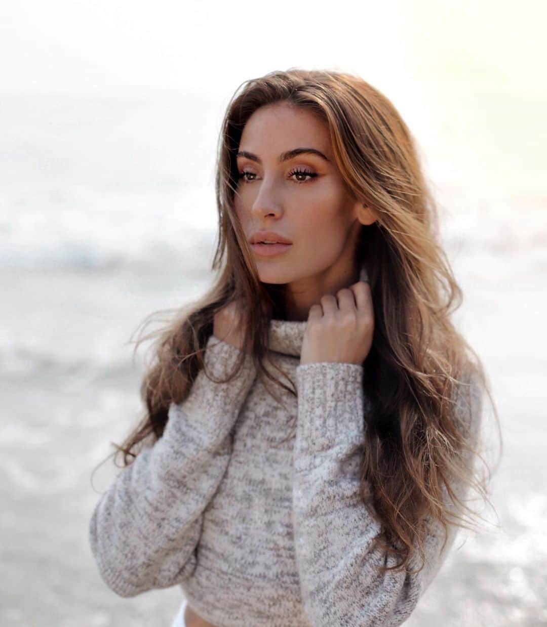 Kaylee Ricciardiのインスタグラム：「Winter is coming? @maddieyoungmedia」
