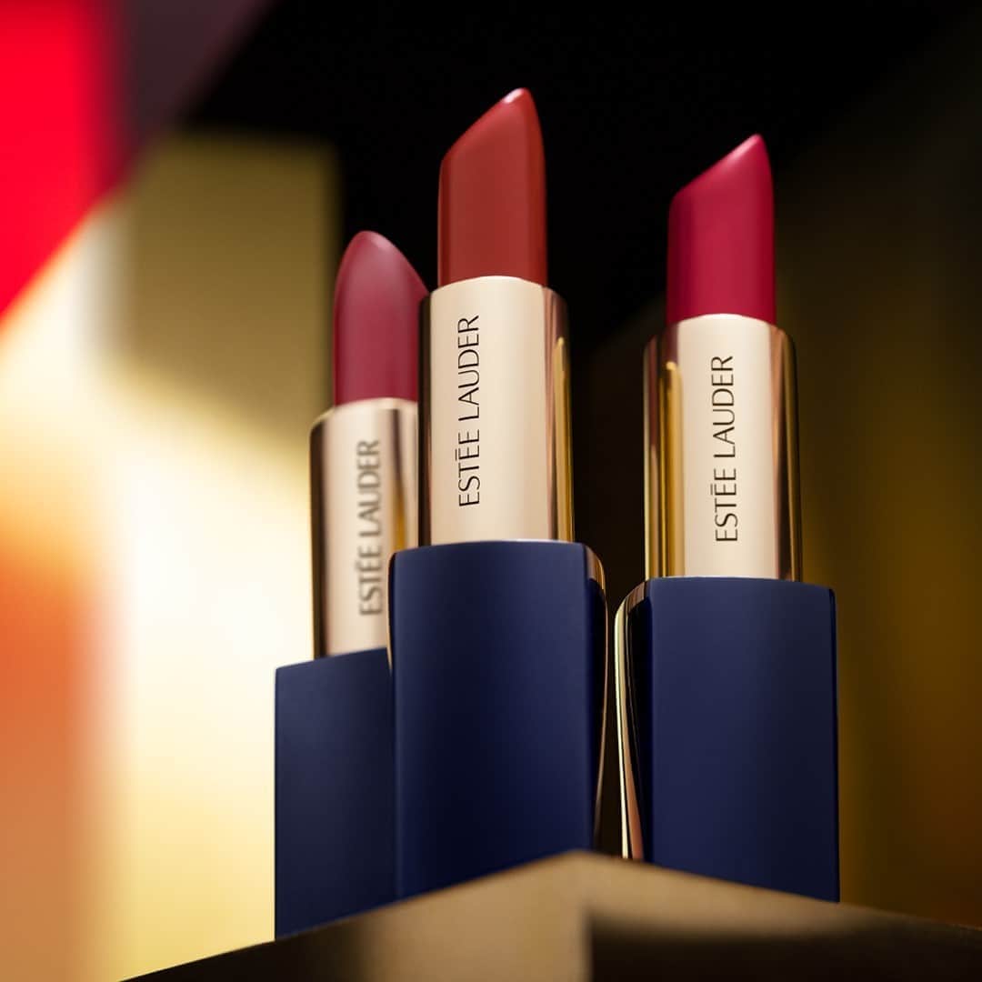 のインスタグラム：「Lipstick speaks louder than words, and our #PureColor Lipstick Collection has a lot to say 😏 From its smooth and even application to its creamy and velvety formulas, you’ll be talking about it too. When we're in need of a pick-me-up (even if we're just at home with our roomies 😉), #PureColorEnvy helps us channel a brighter mood. Tap to shop now!   💄 #PureColorEnvy Lipstick shades left to right: Persuasive 333, Rebellious Rose 420, Irrepressible 120」