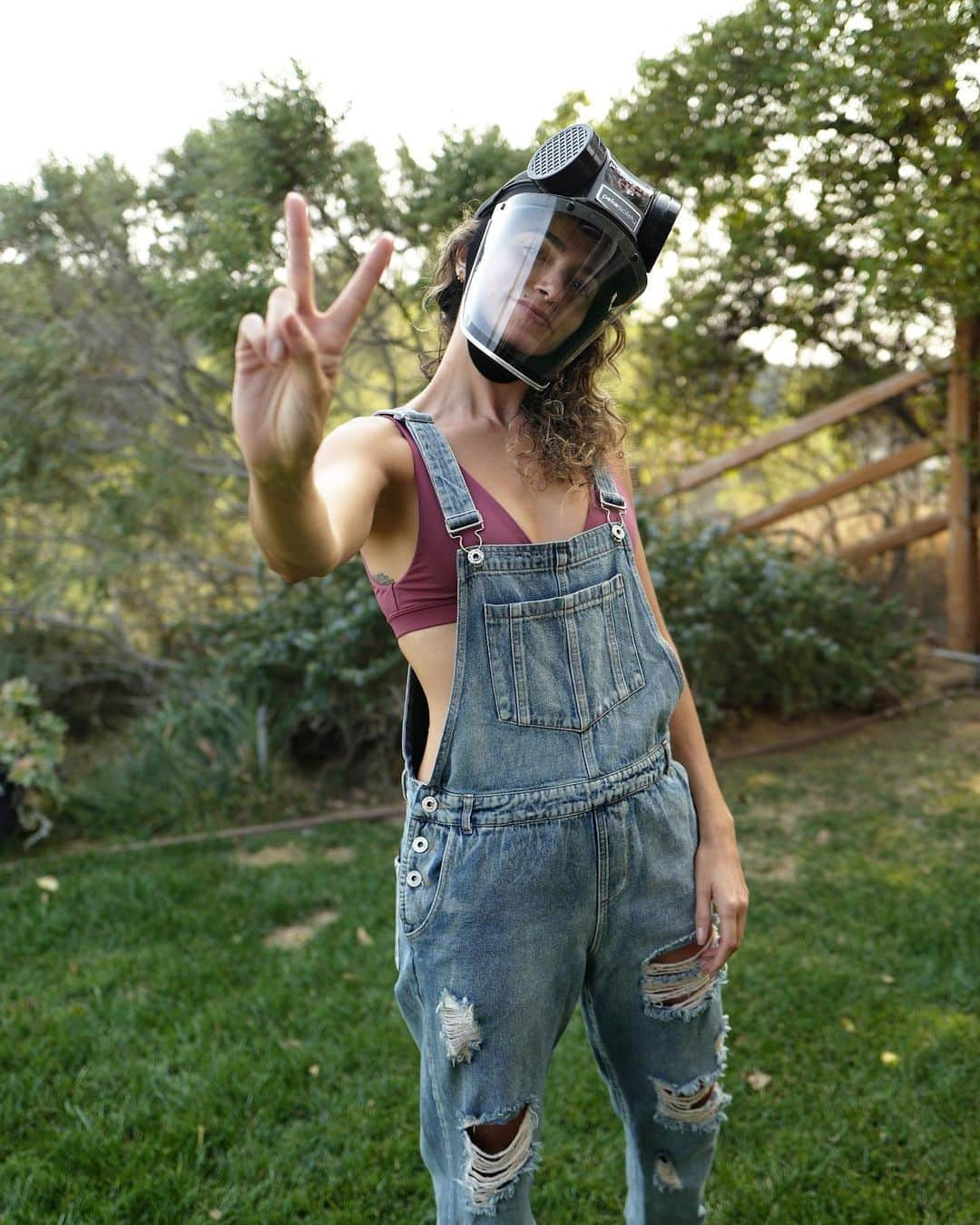 ニッキー・リードさんのインスタグラム写真 - (ニッキー・リードInstagram)「✌️ out COVID-19! Thank you @pekesafety for this ultra dreamy helmet (apologies for my dirty overalls + not showered uniform!) At some point we have got to figure out a way to resume life and routine. We all need it, we all crave it! Masks, helmets, testing, whatever we can do- we have to be diligent and do our part to the best of our ability. That’s our responsibility as people, to care about the health and safety of others. Because of my business, a lot of my time at work pre-covid was spent indoors surrounded by a ton of people in our retail space at the One Hotel or in downtown Los Angeles at our manufacturing facility. I’m excited to safely get back there and to put this helmet to use! Also Ian has compromised lungs and I wanted this helmet so badly so he can continue with his travels feeling ultra protected. Thank you thank you! #wearamask #wearahelmet #dowhatyoucan !」9月18日 5時13分 - nikkireed