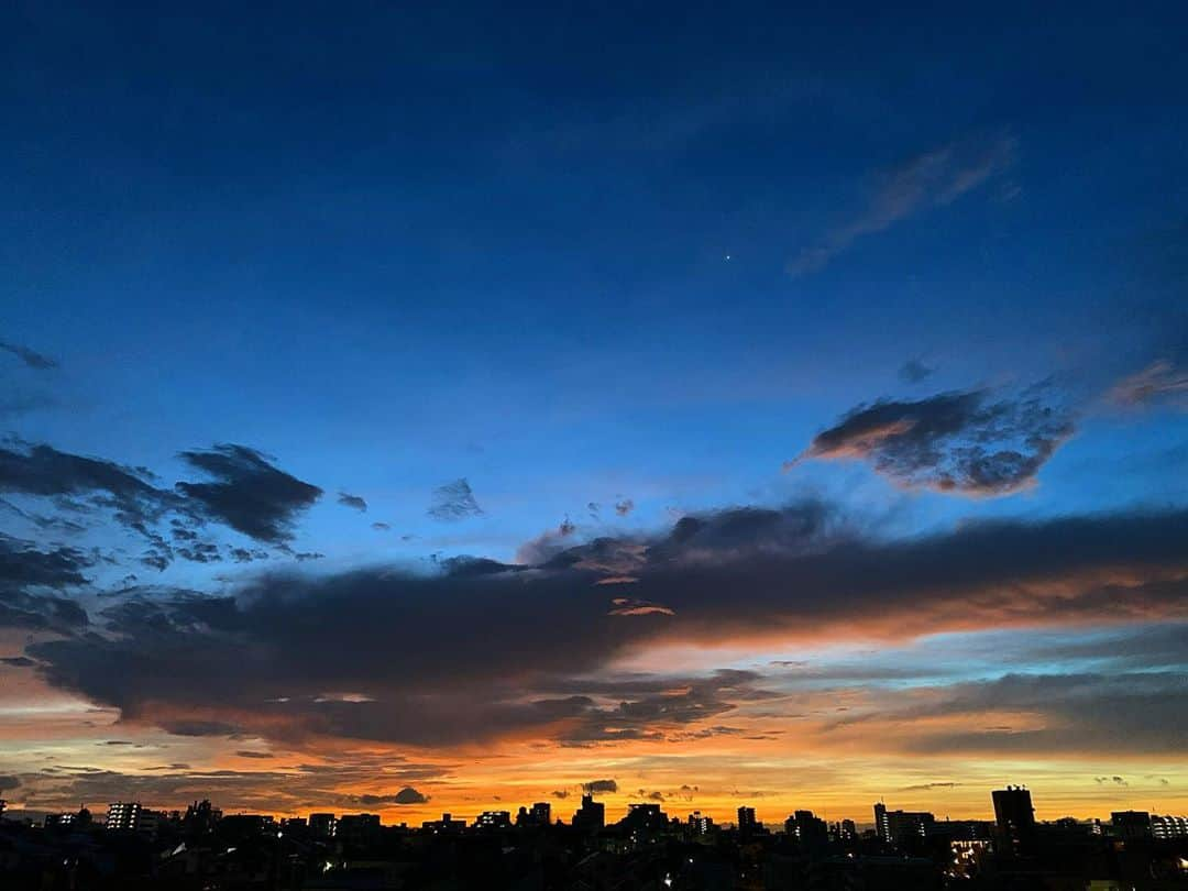 花原緑さんのインスタグラム写真 - (花原緑Instagram)「/ The start of the day!🌎💫 #朝陽とともに」9月18日 5時18分 - midori_hanahara_official