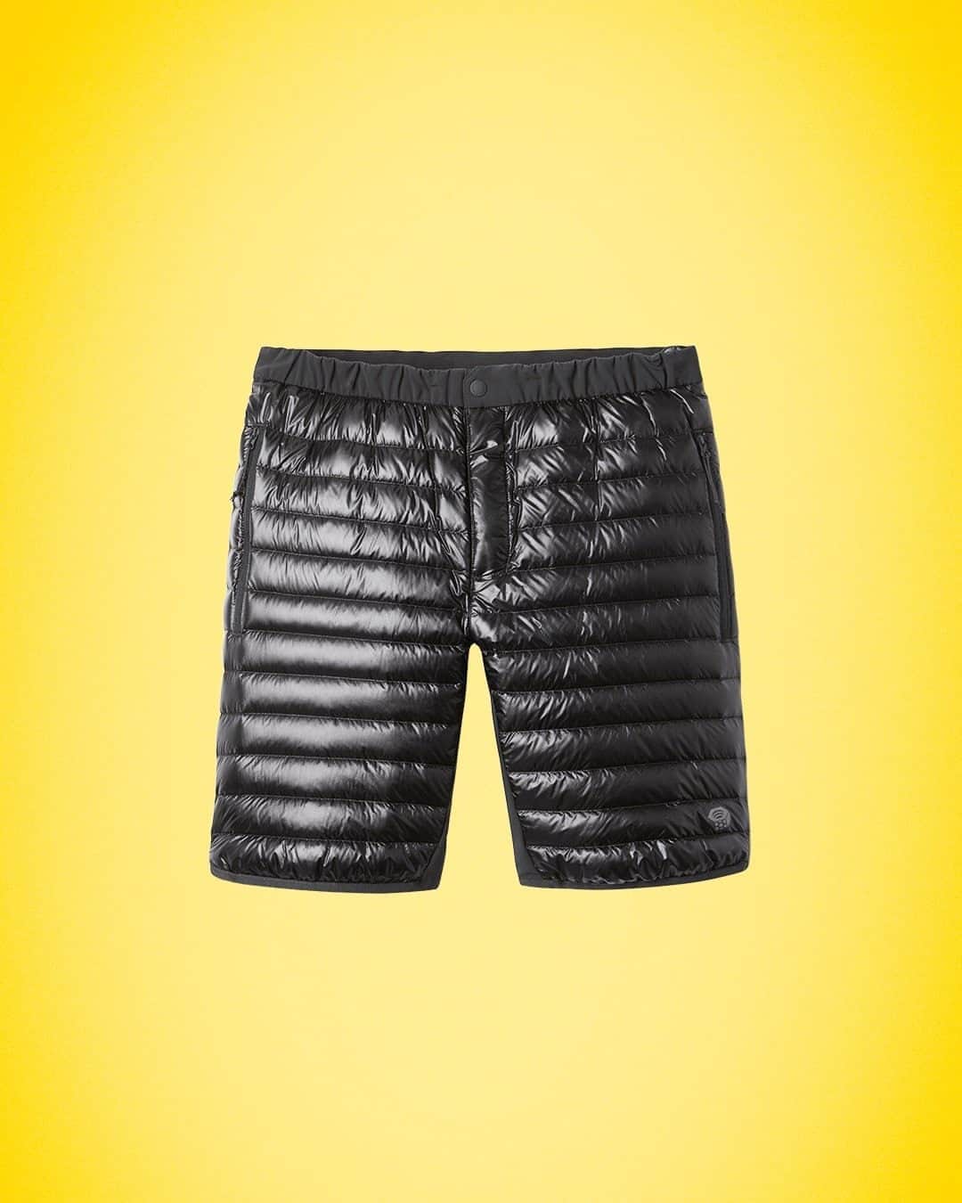 マウンテンハードウェアのインスタグラム：「Designed for ski-mountaineers who need to maximize warmth without interfering with what keeps them strapped to their skates. With the same level of insulation in a shorter hem, Ghost Whisperer Shorts layer effectively under ski pants and even pack into its own pocket after you take them off.」