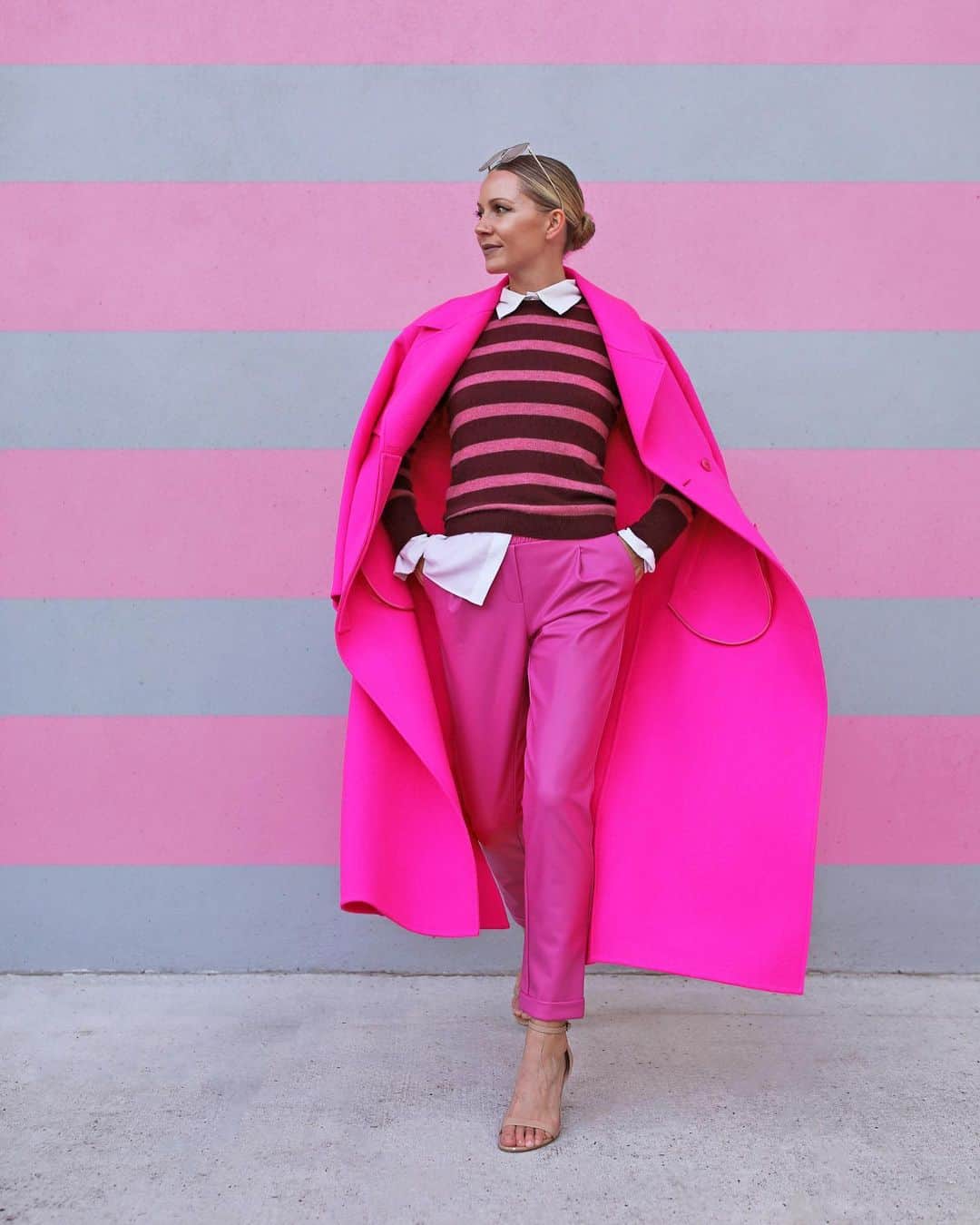 ブレア・イーディーさんのインスタグラム写真 - (ブレア・イーディーInstagram)「<September stripes // Heading into fall in @naadam.co - this sweater features three of my favorite things: cashmere, stripes, and pops of pink! Check out my stories for a special code to save 💕> #naadam #naadampartner #ad」9月18日 5時29分 - blaireadiebee