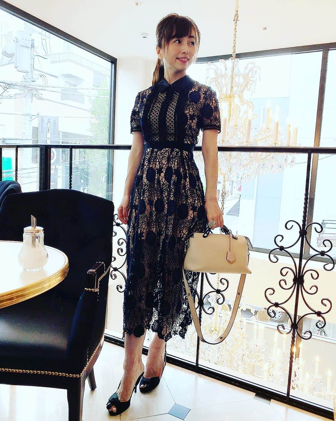 のインスタグラム：「💙💙💙﻿ ﻿ morning...﻿ 今日はまた暑くなるみたいですね🌞﻿ 今週もおつかれさまでした💙﻿ あしたから4連休🎶﻿ みんなは何するのかな⁇✨﻿ たのしい4連休になりますように...😉﻿ ﻿ ﻿  👗 @dress_vacation  ﻿ 大人気のワンピース、﻿ SサイズとMサイズは完売したみたいですが、﻿ まだLサイズは残ってるみたいなのでお早めにね💙﻿ ﻿ちなみに私はMサイズでぴったりです💙  ﻿ ﻿ #ワンピース﻿ #ワンピースコーデ  #秋コーデ」