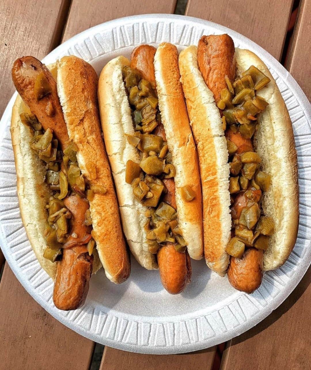 Food & Wineさんのインスタグラム写真 - (Food & WineInstagram)「These snappy, spicy dogs covered in hot pepper relish from @blackieshotdogs are one of Senior Editor @davidlandsel1's all-time favorites! Not pictured: dipped in brown mustard. 🙃」9月18日 5時41分 - foodandwine
