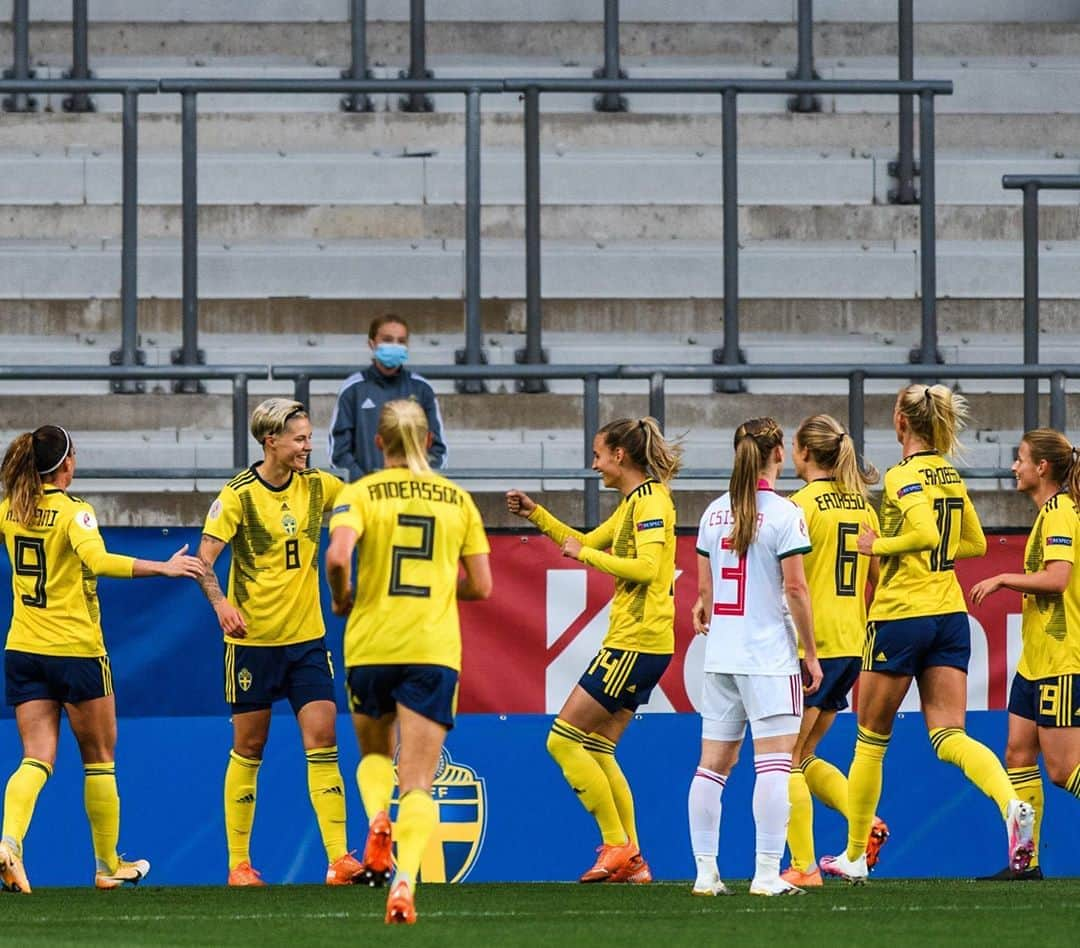 ソフィア・ヤコブソンさんのインスタグラム写真 - (ソフィア・ヤコブソンInstagram)「fantastic team effort tonight and what a win! 🇸🇪👊💥」9月18日 5時48分 - sofiajakobsson